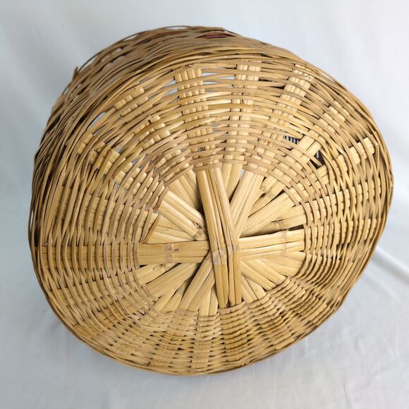 Vintage Large 16" Beehive Woven Rattan Sewing Basket with Top Handle, Yarn Split - Picture 4 of 6